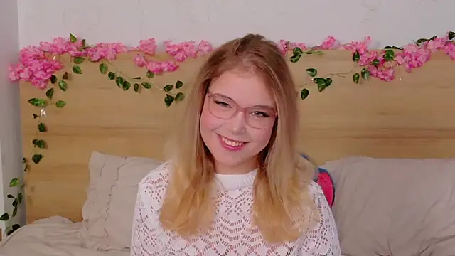 Lilith Bonheur online show from 10/24/25, 09:22