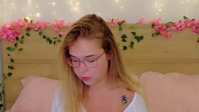 Lilith Bonheur online show from 11/20/25, 10:09