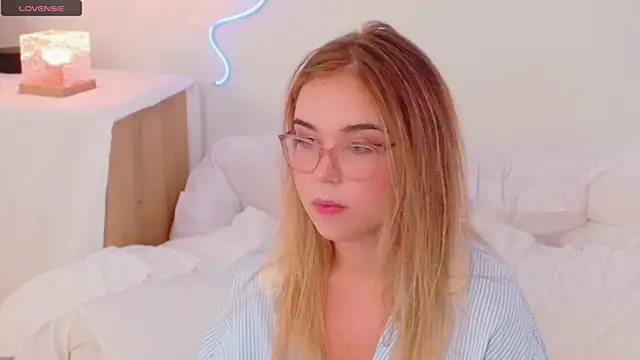 Lilith Bonheur online show from 12/02/25, 12:49