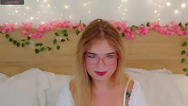 Lilith Bonheur online show from 12/04/25, 09:23