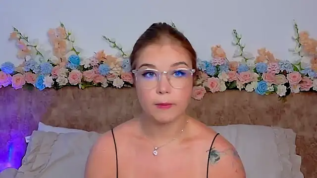 Snapshot of Lilith_Bonheur chatting on 03/22/26, 01:53 Lilith Bonheur online show from 03/22/26, 01:53