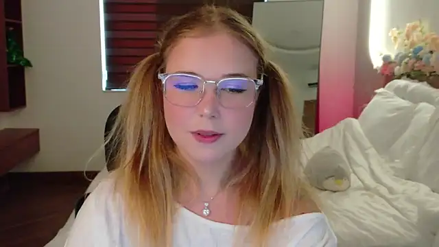 Snapshot of Lilith_Bonheur chatting on 03/31/26, 03:08 Lilith Bonheur online show from 03/31/26, 03:08