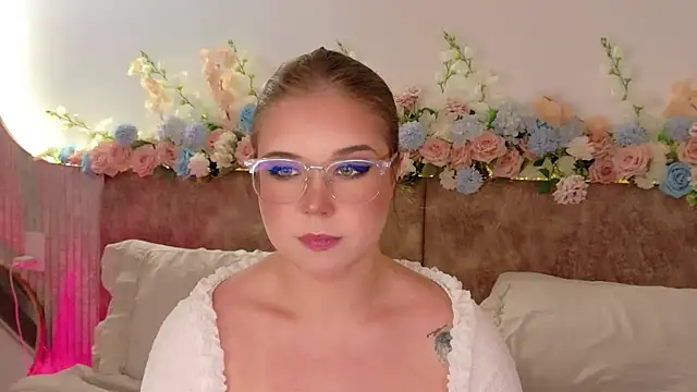 Lilith Bonheur online show from 04/25/26, 11:13