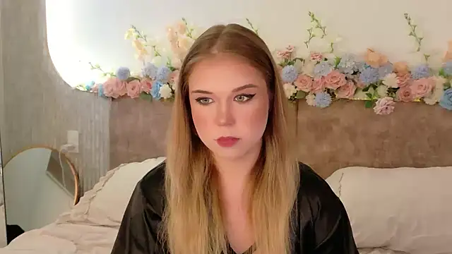 Snapshot of Lilith_Bonheur chatting on 04/28/26, 12:53 Lilith Bonheur online show from 04/28/26, 12:53