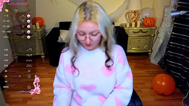 JuicyLullu online show from 10/21/25, 11:33