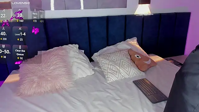 SharonLovee online show from 11/29/25, 11:41