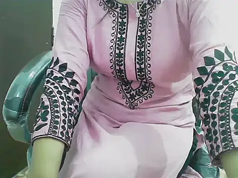 Snapshot of short_girl_ chatting on 03/19/26, 05:06 short girl online show from 03/19/26, 05:06