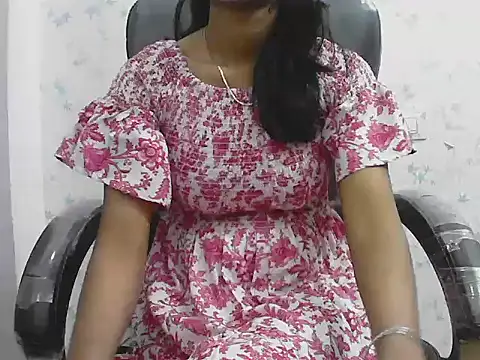 Snapshot of short_girl_ chatting on 03/27/26, 04:40 short girl online show from 03/27/26, 04:40