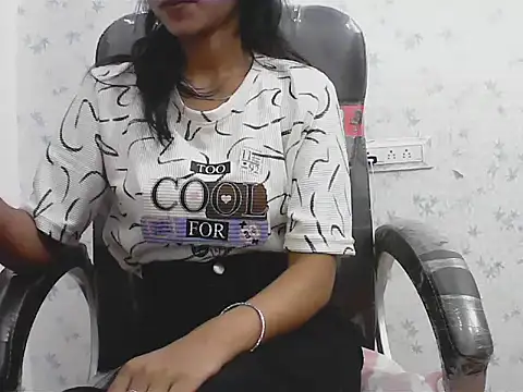 Snapshot of short_girl_ chatting on 04/08/26, 05:02 short girl online show from 04/08/26, 05:02