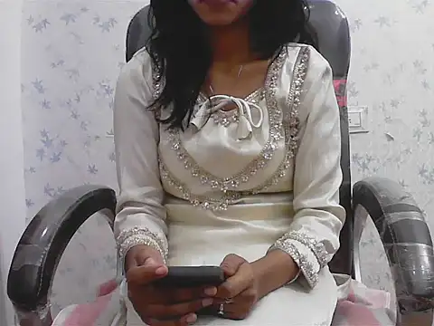 Snapshot of short_girl_ chatting on 04/10/26, 04:33 short girl online show from 04/10/26, 04:33