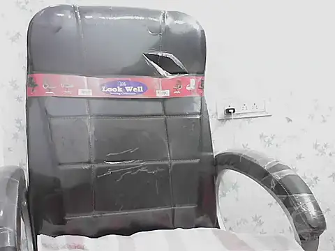 Snapshot of short_girl_ chatting on 04/11/26, 02:43 short girl online show from 04/11/26, 02:43