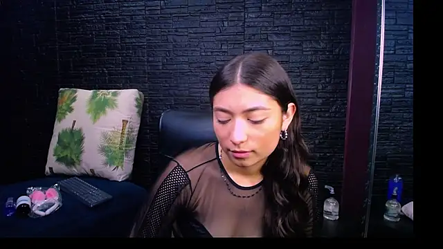 Lizzie Collin online show from 10/11/25, 01:20