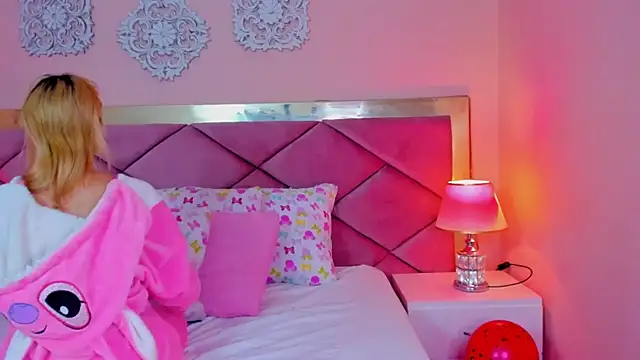 ChloeLaurentt online show from 02/20/26, 08:42