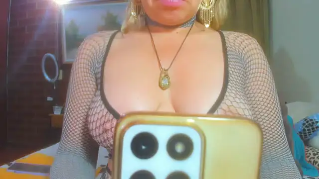 Snapshot of LatinaMature_ chatting on 04/29/26, 04:27 LatinaMature online show from 04/29/26, 04:27