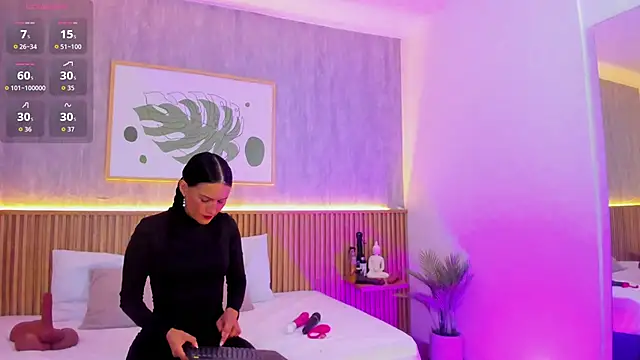 Coco-balenciaga online show from 09/20/25, 11:22