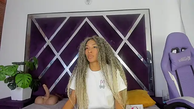 angelkyraasm online show from 04/10/26, 01:05