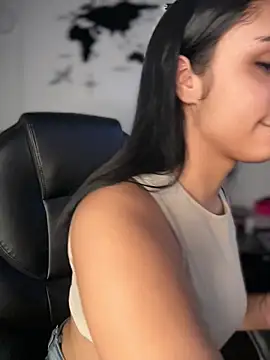 Snapshot of Isabella-Teen chatting on 04/29/26, 01:59 Isabella-Teen online show from 04/29/26, 01:59