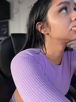 Snapshot of Isabella-Teen chatting on 05/02/26, 02:11 Isabella-Teen online show from 05/02/26, 02:11