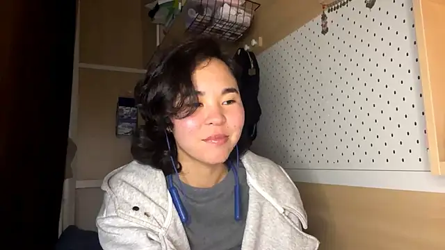 Snapshot of JennyCarpenter chatting on 04/18/26, 10:21 JennyCarpenter online show from 04/18/26, 10:21