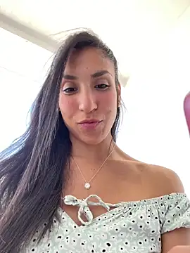 Snapshot of MaddyX__ chatting on 11/14/25, 07:01 MaddyX online show from 11/14/25, 07:01