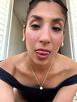 Snapshot of MaddyX__ chatting on 11/25/25, 08:09 MaddyX online show from 11/25/25, 08:09