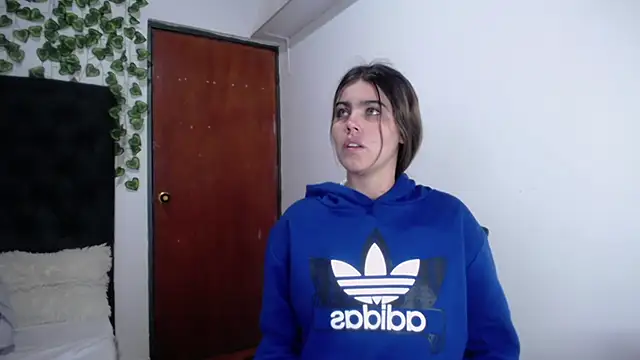 isabel 09 online show from 11/05/25, 03:17