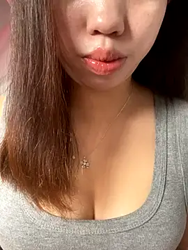 Snapshot of Rose-babyx chatting on 12/15/25, 02:49 Rose-babyx online show from 12/15/25, 02:49