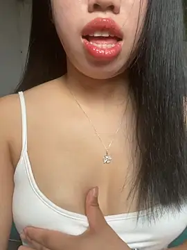 Snapshot of Rose-babyx chatting on 05/09/26, 02:17 Rose-babyx online show from 05/09/26, 02:17