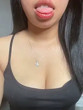 Snapshot of Rose-babyx chatting on 06/14/26, 02:24 Rose-babyx online show from 06/14/26, 02:24