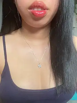 Snapshot of Rose-babyx chatting on 06/19/26, 03:00 Rose-babyx online show from 06/19/26, 03:00