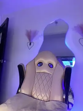 Snapshot of Mia_royal chatting on 04/18/26, 06:56 Mia royal online show from 04/18/26, 06:56