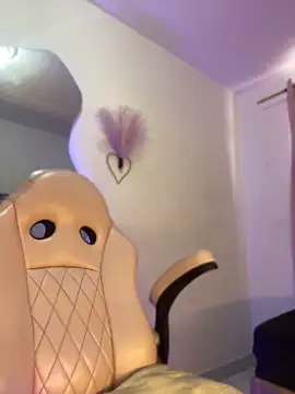 Snapshot of Mia_royal chatting on 04/20/26, 07:15 Mia royal online show from 04/20/26, 07:15