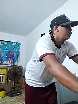 Snapshot of Alex_man23 chatting on 10/23/25, 02:44 Alex man23 online show from 10/23/25, 02:44