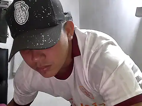 Snapshot of Alex_man23 chatting on 12/05/25, 08:05 Alex man23 online show from 12/05/25, 08:05