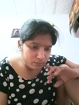 Snapshot of aliya-jaan71 chatting on 05/05/26, 02:30 aliya-jaan71 online show from 05/05/26, 02:30