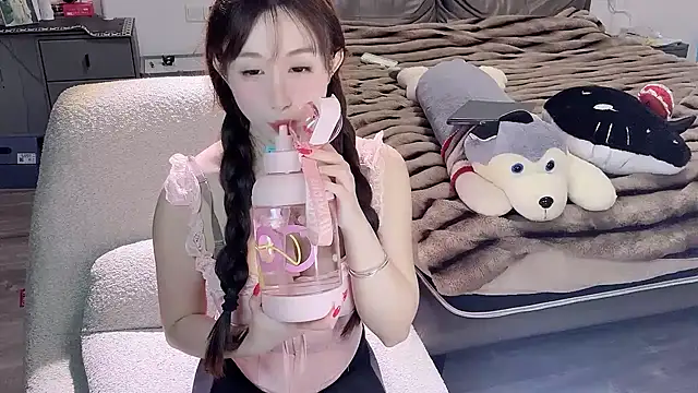 Snapshot of naiyaomeimei chatting on 10/13/25, 01:00 naiyaomeimei online show from 10/13/25, 01:00