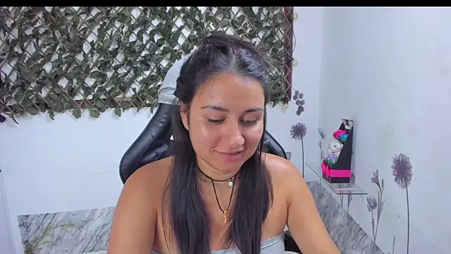 Luna021 1 online show from 11/28/25, 07:49