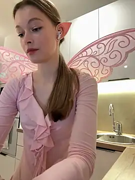 Snapshot of FriendlyFire_18 chatting on 10/29/25, 07:37 FriendlyFire 18 online show from 10/29/25, 07:37