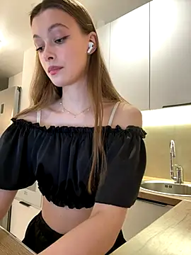 Snapshot of FriendlyFire_18 chatting on 11/14/25, 08:29 FriendlyFire 18 online show from 11/14/25, 08:29