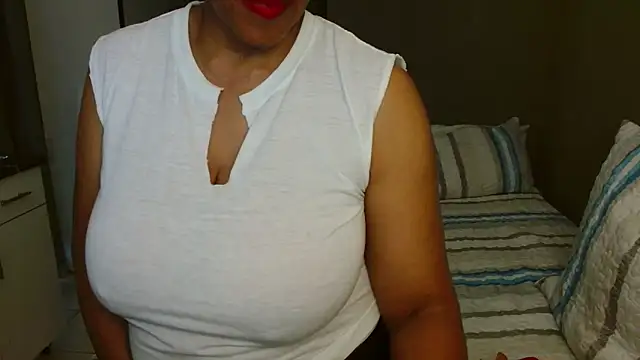Snapshot of Lillyan_N chatting on 07/14/26, 09:03 Lillyan N online show from 07/14/26, 09:03