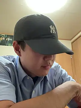 Snapshot of KAMESAN08 chatting on 09/23/25, 09:56 KAMESAN08 online show from 09/23/25, 09:56