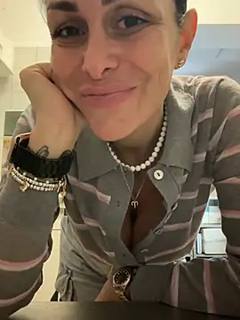 Snapshot of ainaht chatting on 03/05/26, 08:54 ainaht online show from 03/05/26, 08:54