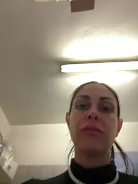 Snapshot of ainaht chatting on 03/21/26, 09:25 ainaht online show from 03/21/26, 09:25