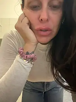 Snapshot of ainaht chatting on 03/31/26, 07:42 ainaht online show from 03/31/26, 07:42