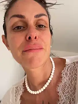 Snapshot of ainaht chatting on 04/01/26, 01:41 ainaht online show from 04/01/26, 01:41