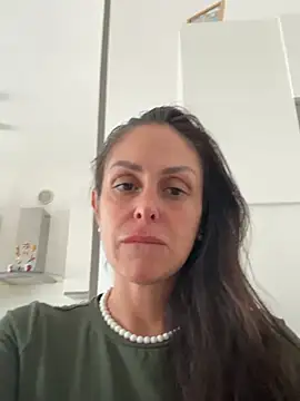 Snapshot of ainaht chatting on 04/11/26, 01:37 ainaht online show from 04/11/26, 01:37