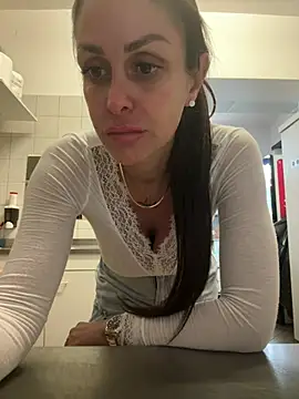 Snapshot of ainaht chatting on 04/15/26, 07:37 ainaht online show from 04/15/26, 07:37