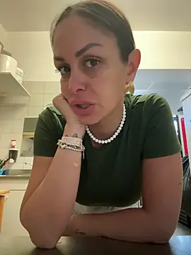 Snapshot of ainaht chatting on 04/20/26, 07:55 ainaht online show from 04/20/26, 07:55