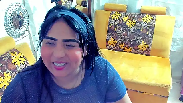 Snapshot of Girl_luna_ chatting on 10/16/25, 07:37 Girl luna online show from 10/16/25, 07:37