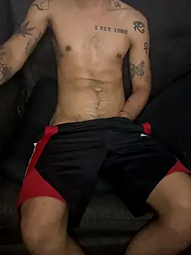 Snapshot of latinoxx1992 chatting on 09/16/25, 01:39 latinoxx1992 online show from 09/16/25, 01:39